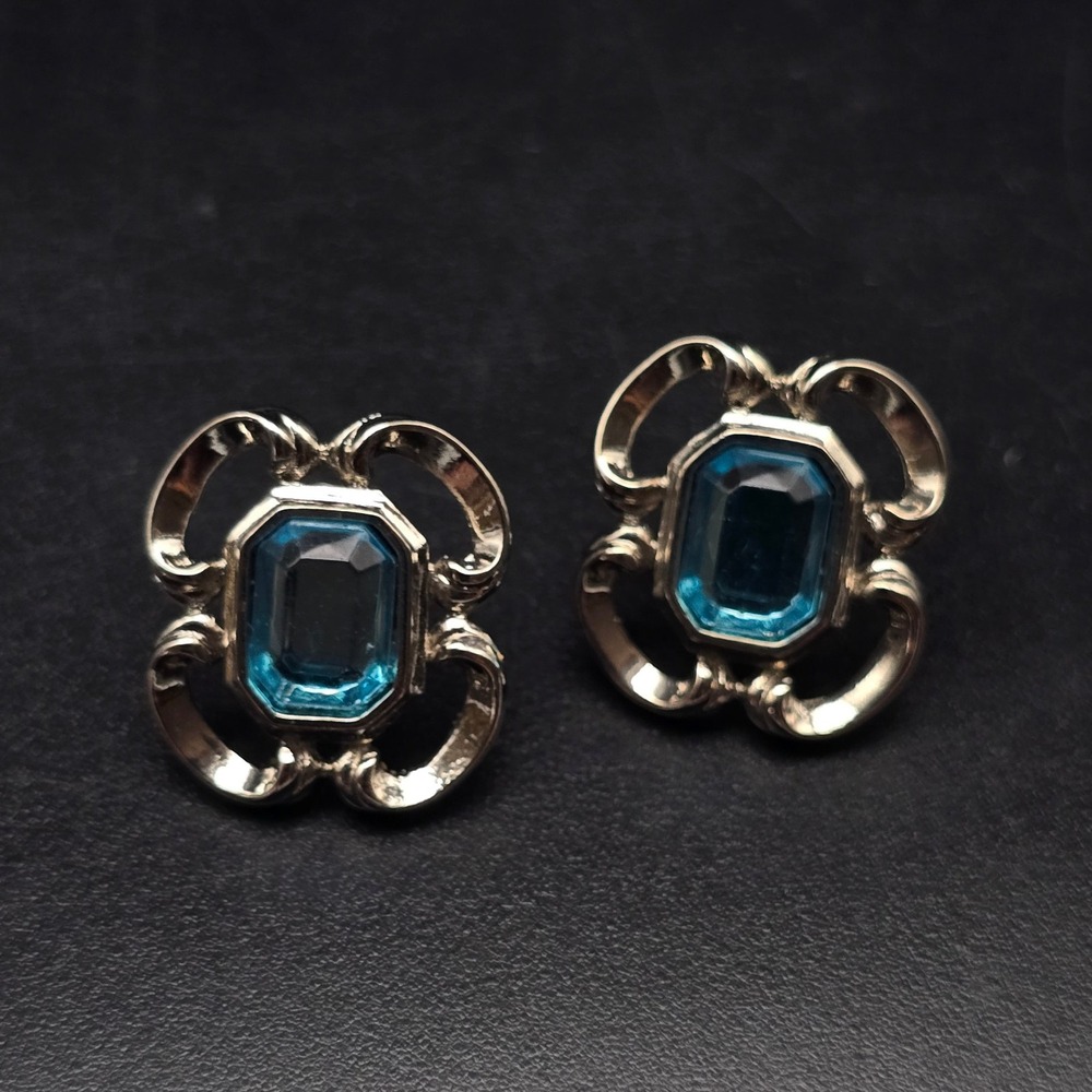 Avon Blue Rhinestone Stud Earrings Silver Tone Opal Work Pierced Vintage